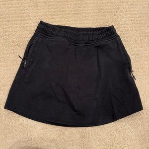 Old Navy dynamic fleece black skort, size small